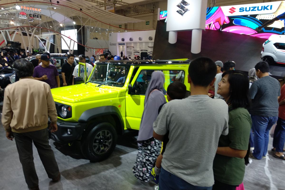 Pengunjung pameran GIIAS 2018 memadati All New Jimny