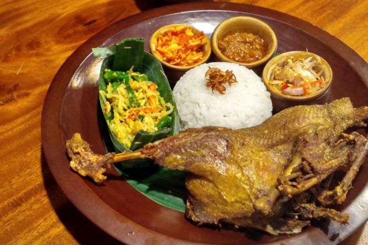 Salah satu menu andalan Bebek Sungai Restoran di Ubud, Kabupaten Gianyar, Bali.