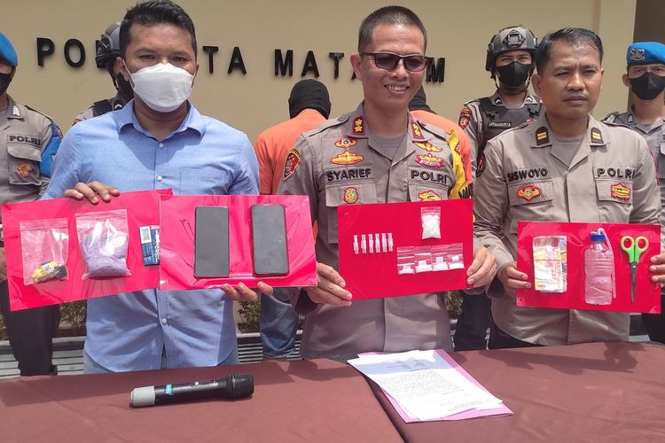 pres rilis polres Mataram penangkapan 2 bandar narkoba, Rabu (5/10/2022)