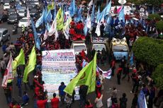 Menyusahkan, Demo FPI dan Buruh Dikritik Penumpang Transjakarta 