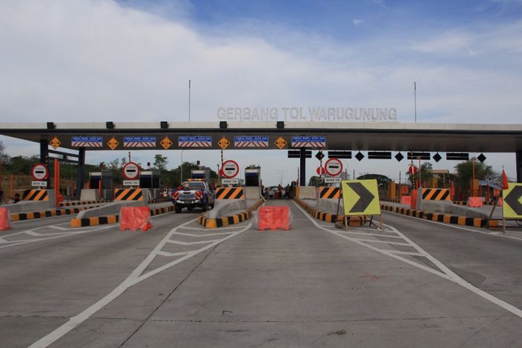 Gerbang Tol Warugunung yang jadi salah satu GT di ruas Tol Surabaya - Mojokerto.