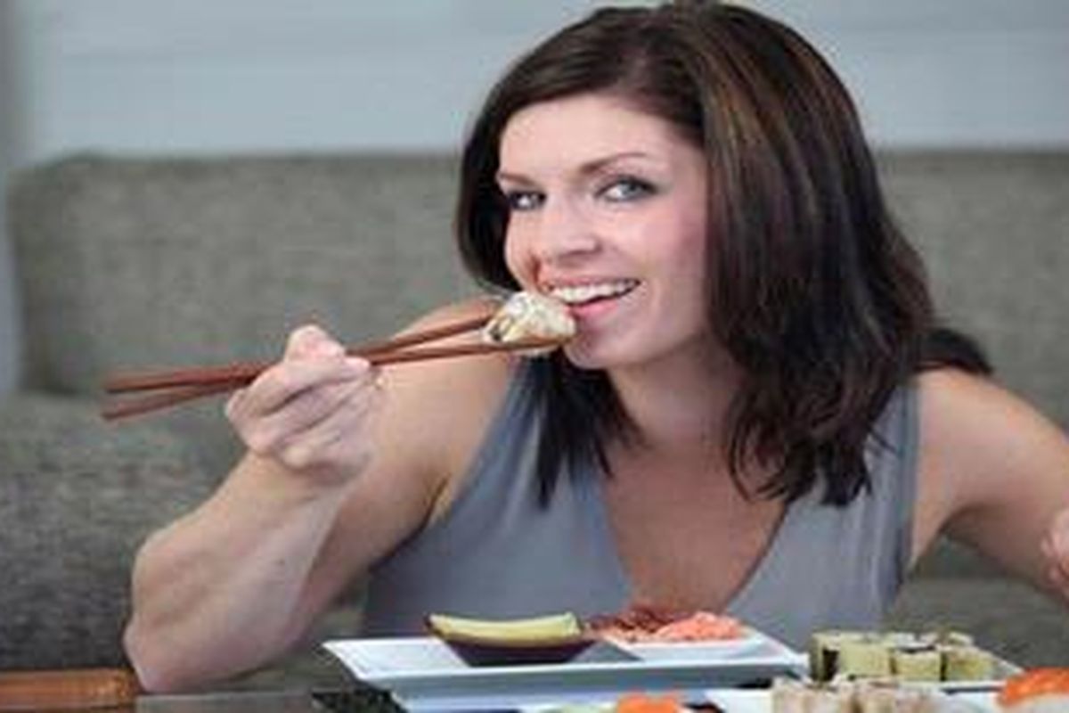 Teliti kembali sushi yang Anda makan jika tak ingin sushi menjadi penyebab diet Anda gagal.