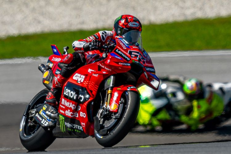 Francesco Bagnaia saat berlaga pada MotoGP Malaysia 2025