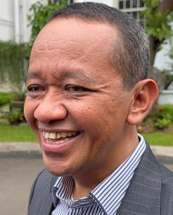 [HOAKS] Bahlil Usir Rakyat Indonesia yang Tidak Pakai Motor Listrik