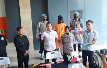 Pelaku pembunuhan dan mutilasi HP (23) warga Temanggung, Jawa Tengah dengan korban seorang perempuan berinsial A (34) warga Kota Yogyakarta saat dihadirkan dalam jumpa pers di Mapolda DIY.