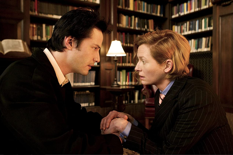 Keanu Reeves dan Tilda Swinton dalam film Constantine (2005).