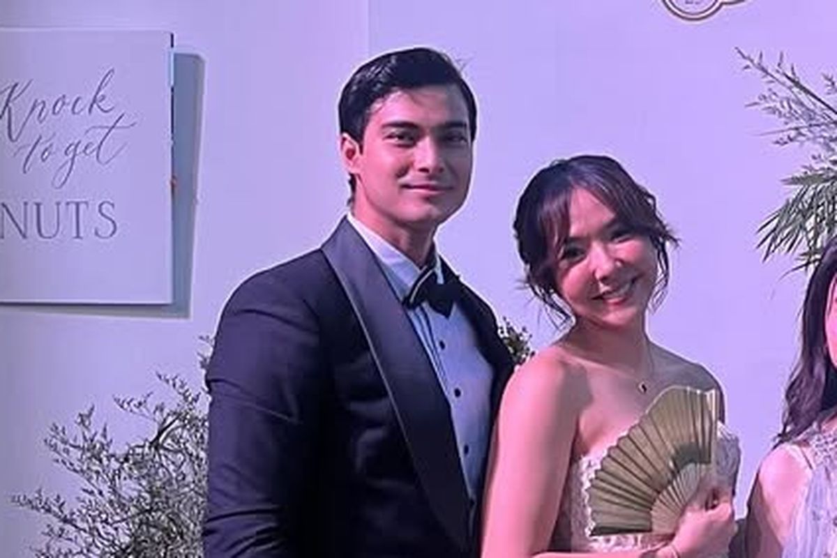 Aktor Cinta Brian ditemani oleh penyanyi Gisel Anastasia saat menghadiri acara pernikahan Luna Maya dan Maxime Bouttier di Ubud, Bali. Di sebelahnya ada pasangan Tissa Biani dan Dul Jaelani.