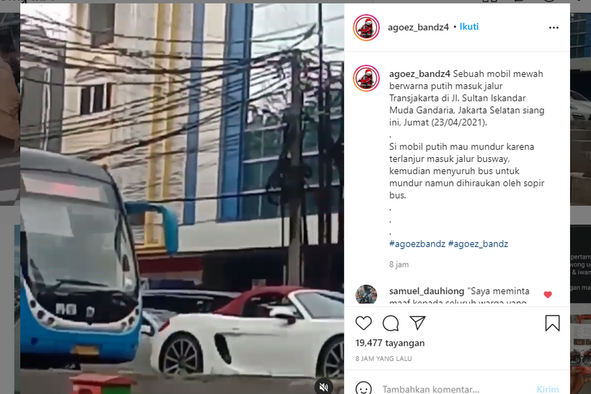 Tangkapan layar video Porsche putih masuk jalur Transjakarta, Jumat (23/4/2021)