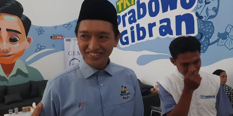 Komandan Tim Fanta Arief Rosyid Hasan saat meninjau pemeriksaan kesehatan gratis untuk masyarakat umum di TKN Fanta Headquarter, Menteng, Jakarta Pusat, Rabu (6/12/2023).