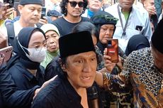 Panggilan "Love" Terakhir Ikang Fawzi di Depan Pusara Marissa Haque...