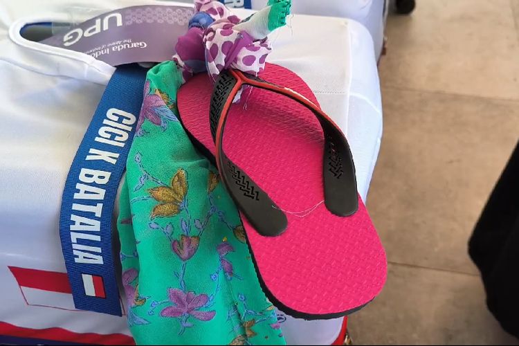 Unik, Jemaah Haji Polewali Mandar Tandai Koper dengan Sandal Jepit hingga Boneka