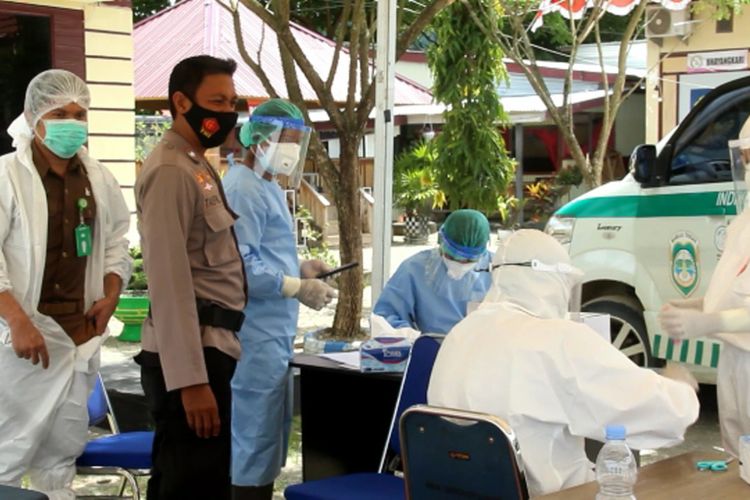 2 Kerabat Polisi Positif Covid, Seluruh Pesrsonil Polres Mateng Di Swab Massal