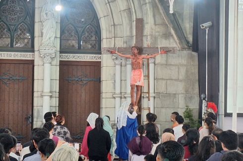 Latihan Selama 3 Bulan, OMK Katedral Jakarta Sukses Gelar Visualisasi Jalan Salib pada Perayaan Jumat Agung