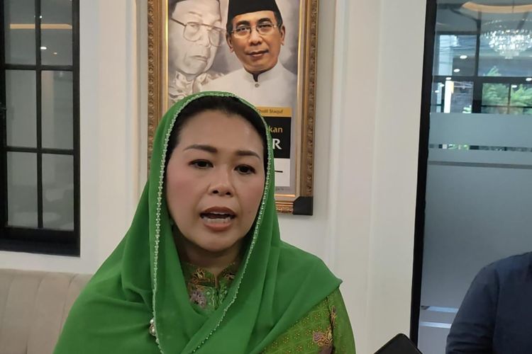 Putri Presiden Keempat RI Abdurrahman Wahid, Yenny Wahid saat ditemui di Kantor Pengurus Besar Nahdlatul Ulama, Jakarta Pusat, Selasa (5/9/2023).