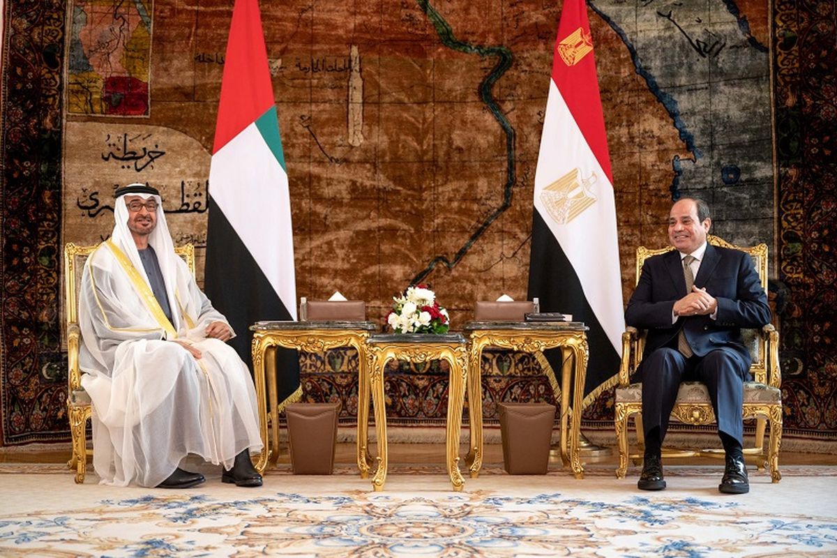 Presiden Mesir Abdel Fattah El Sisi bersama Putra Mahkota Abu Dhabi UEA, Mohammen bin Zayed, Rabu (16/12/2020) di Kairo, Mesir.