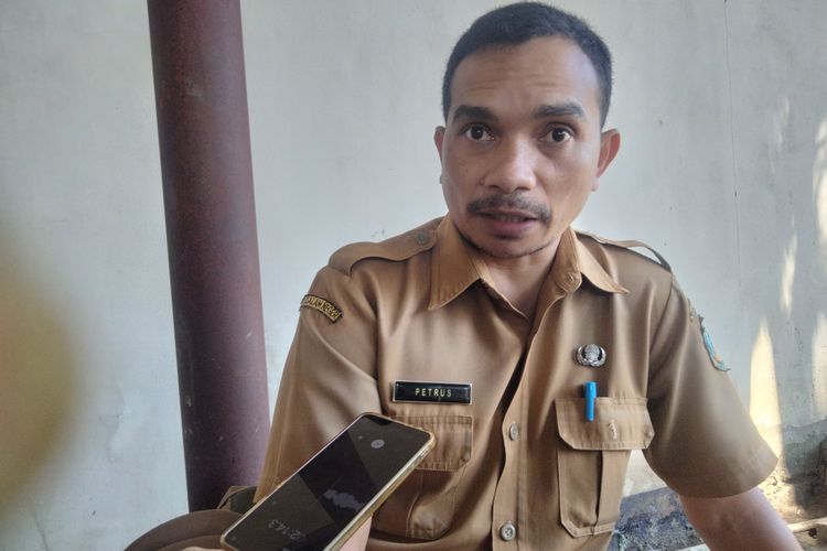 Kadis Parekraf Manggarai Barat Penuhi Panggilan Polisi soal Insiden Cunca Wulang, Bawa Tumpukan Dokumen