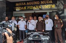 Kejaksaan Terima Penyerahan Para Tersangka dan Barang Bukti Kasus Pembunuhan Brigadir J