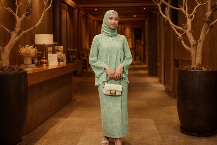 Baju Kurung Kerah Shanghai yang Modern