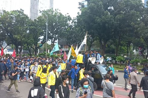 Demo 21 April, Mahasiswa Trisakti Mulai Padati Jalan Medan Merdeka Selatan