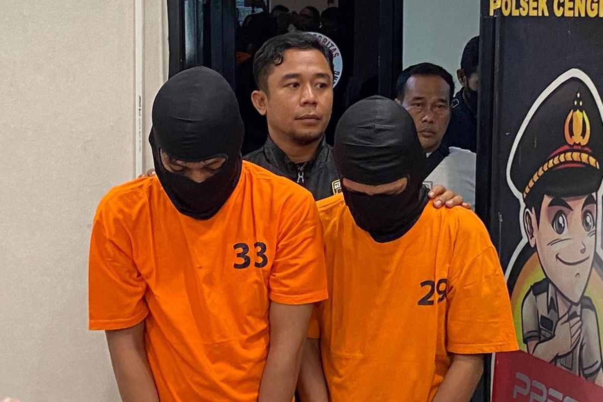 Pelaku curanmor di Cengkareng, Jakarta Barat ditangkap dan ditampilkan dalam konferensi pers di Mapolsek Cengkareng, Jakarta Barat pada Selasa (13/6/2023). 