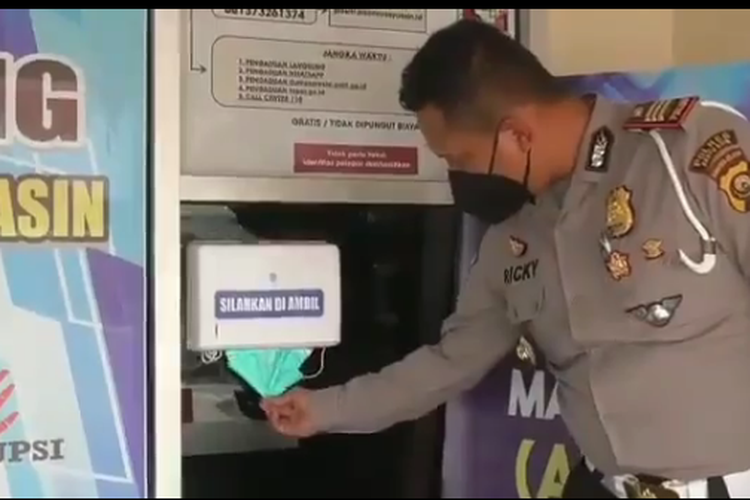 Tangkapan layar mesin ATM (Anjungan Tarik Masker) Satlantas Polres Banyuasin