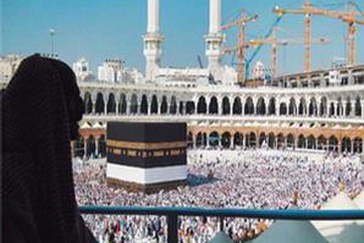 Meskipun terus direnovasi, Masjidil Haram, Mekkah, kini terus dipenuhi warga Muslim dunia yang melaksanakan haji.