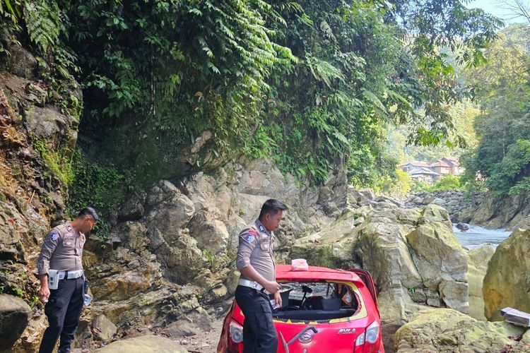 Mobil Satu Keluarga Terjun ke Jurang 50 Meter di Padang Pariaman, Bayi 4 Bulan Meninggal
