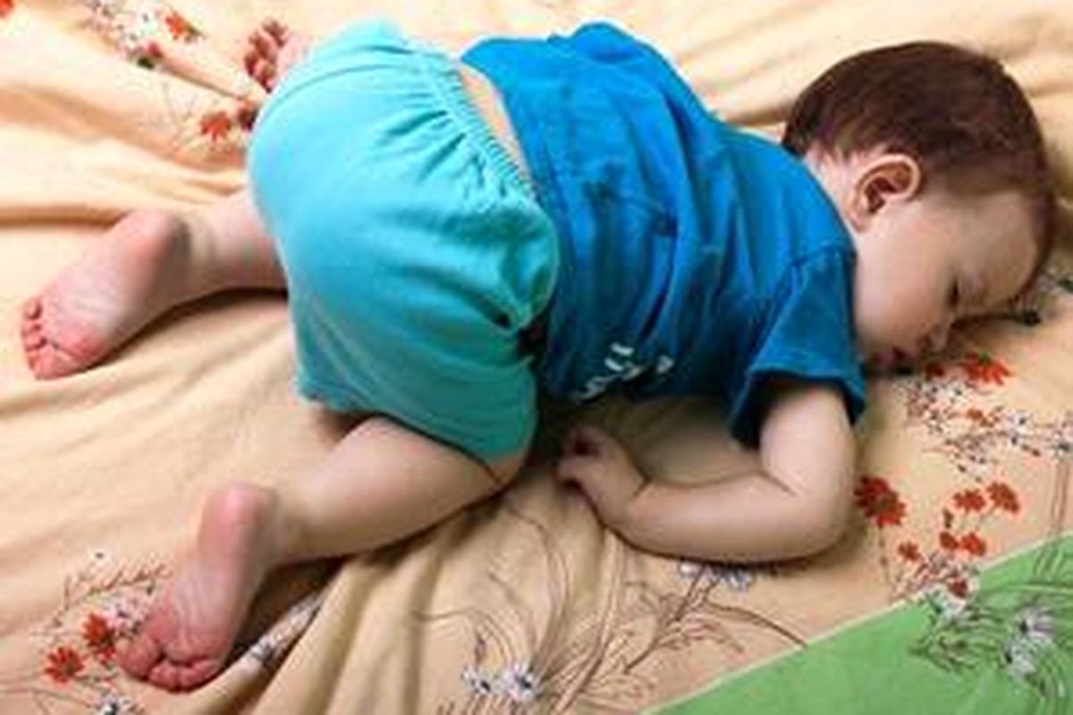 Bawa si kecil ke tempat tidur lebih awal.