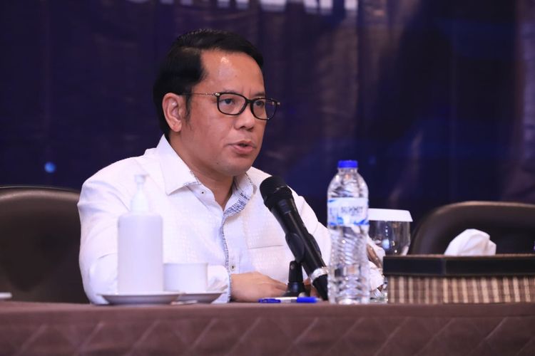 Dirjen Bimas Islam Kementerian Agama, Kamaruddin Amin memaparkan data BPS terkait penurunan jumlah kasus perceraian di Indonesia tahun 2023 sebesar 10, 2 persen, dalam kegiatan Workshop Pengembangan SIMKAH Gen 4, di Bogor, Jawa Barat (Jabar), Rabu (15/5/2024).