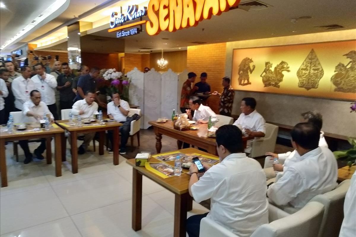 Prabowo dan Jokowi Makan Siang d rumah makan sate Senayan, FX Sudirman Jakarta Selatan, Sabtu (13/7/2019)