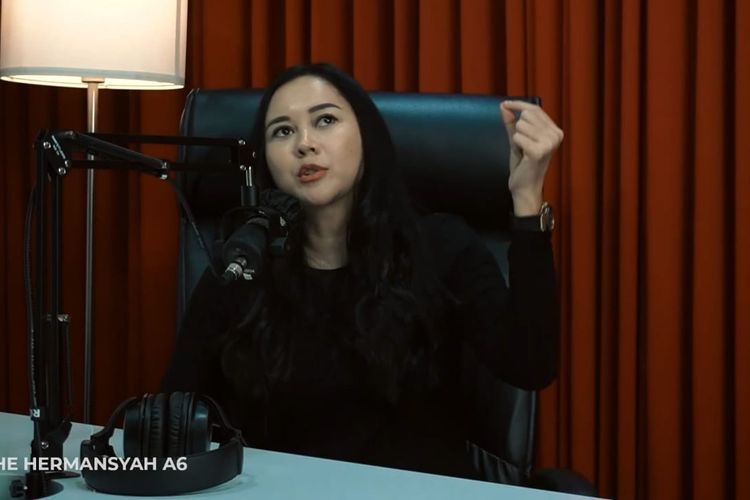 Aura Kasih blak-blakan mengenai perceraiannya dengan Eryck Amaral kepada Ashanty