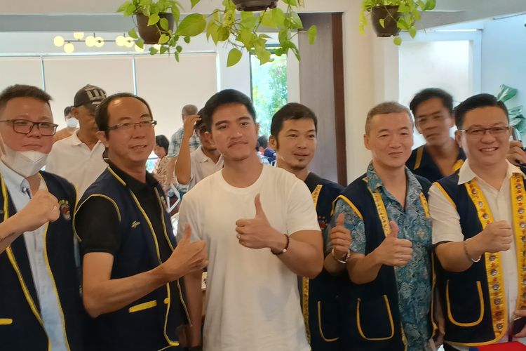 Ketua Umum PSI Kaesang Pangarep saat bertemu dengan komunitas Tionghoa di Cafe Srikandi, Kota Medan, Minggu (12/11/2023)  