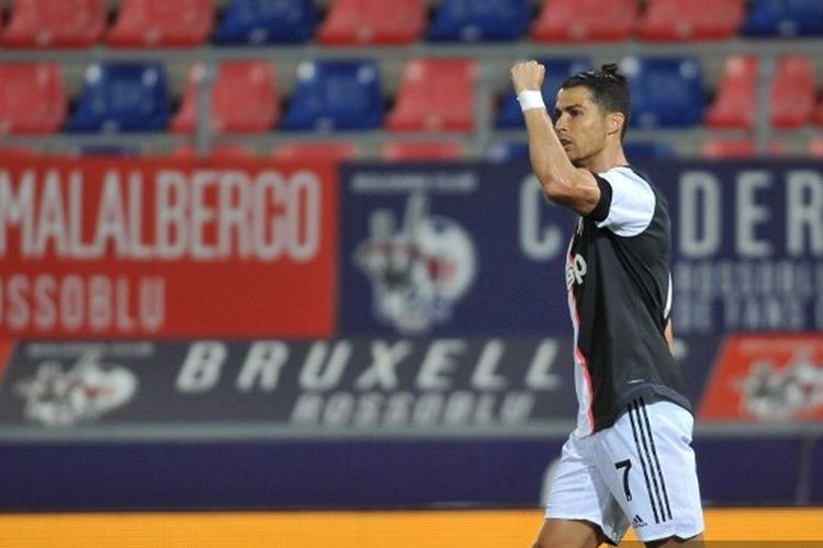 Striker Juventus Cristiano Ronaldo merayakan golnya ke gawang Bologna pada lanjutan pekan ke-27 Liga Italia di Stadion Renato DallAra, Selasa (23/6/2020) dini hari WIB. 