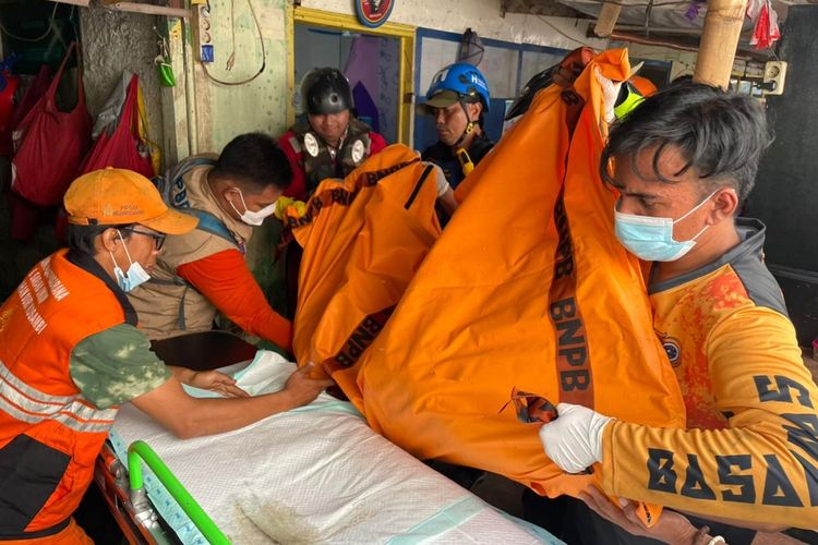 Seorang remaja yang tenggelam di Kali Semanan, Kelurahan Duri Kosambi, Kecamatan Cengkareng, Jakarta Barat, telah ditemukan dalam keadaan tak bernyawa, Rabu (16/3/2022).
