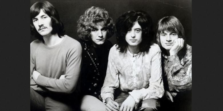 Rumah ini pernah menjadi milik musisi John Paul Jones (paling kanan), pemain bas grup rock legendaris Led Zeppelin.  