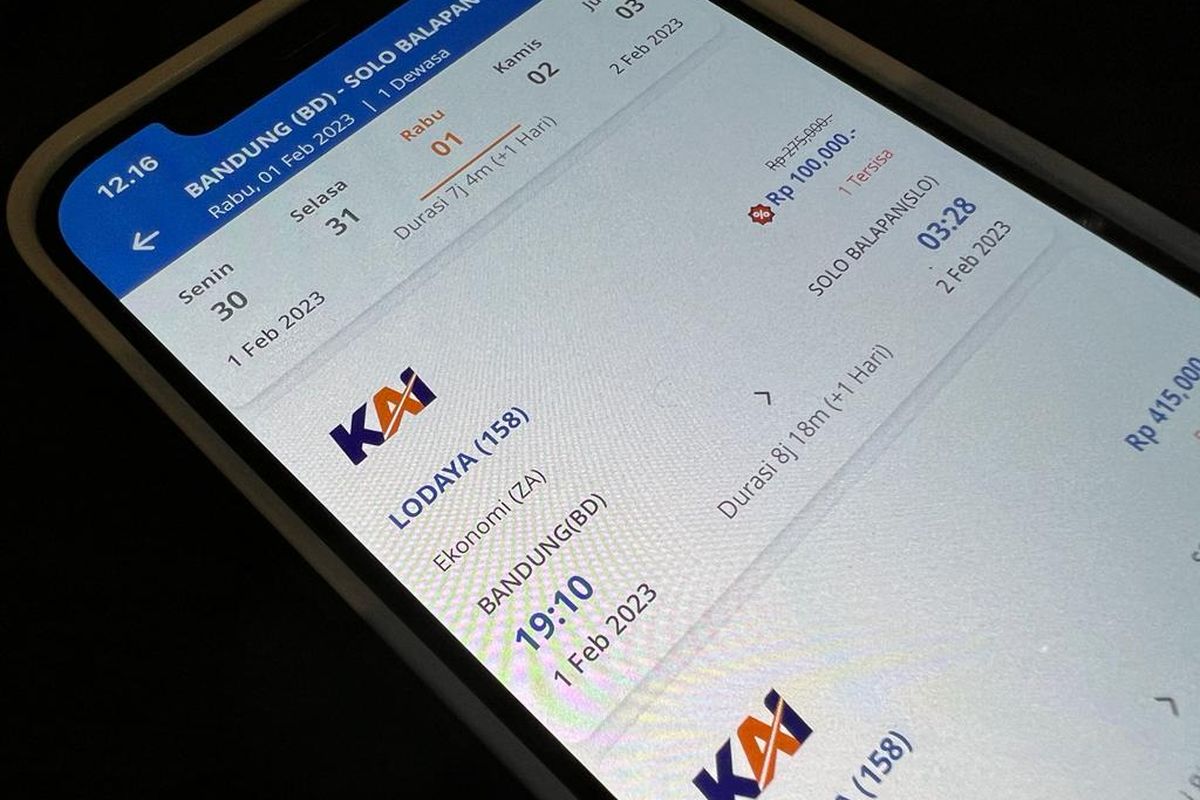 Cara beli tiket kereta api online lewat HP melalui KAI Access.