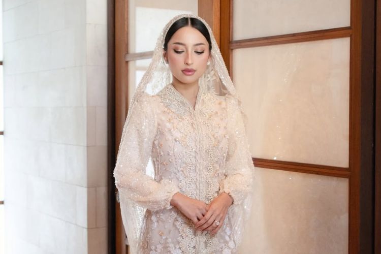 5 Gaya Pengajian Jennifer Coppen Jelang Pernikahan, Kembaran dengan Sang Putri