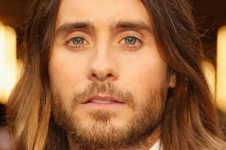 Penampilan Jared Leto sebelum memangkas rambutnya.