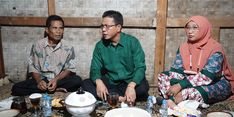 Menginap di Rumah Tua Warga Ciparay, Bupati Dadang: Kami Bantu Jadikan Rumah Layak Huni