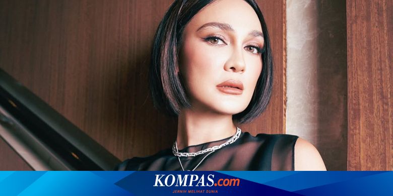 Luna Maya Tampil dengan Rambut Pendek dan Dress Hitam, Elegan nan Mewah