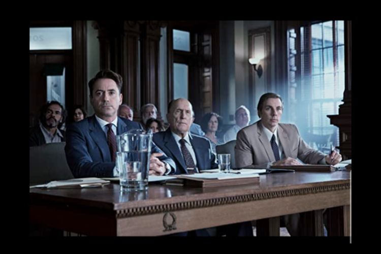 Robert Downey Jr,Robert Duvall dan Dax Sheprad dalam film The Judge (2014).Tayang di HBO.