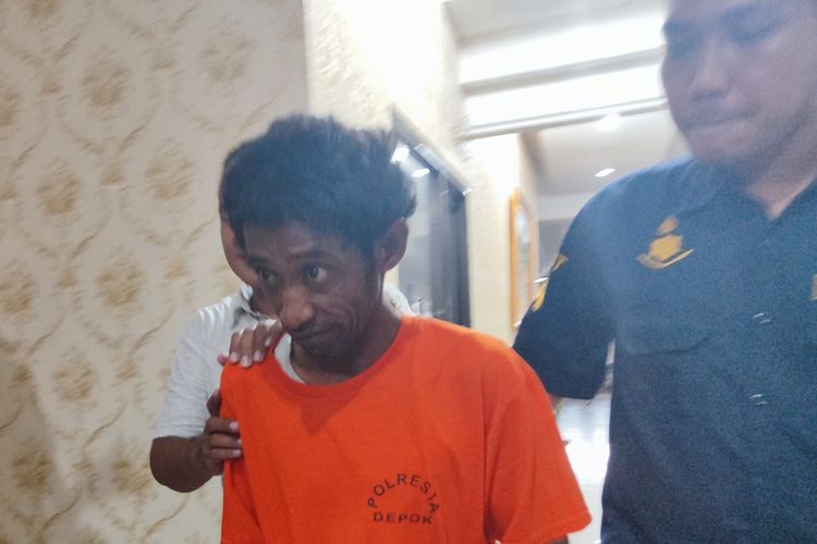 Satreskrim Polres Metro Depok menangkap seorang debt collector bodong, yakni GMB (43) alias Preso, Senin (13/11/2023).