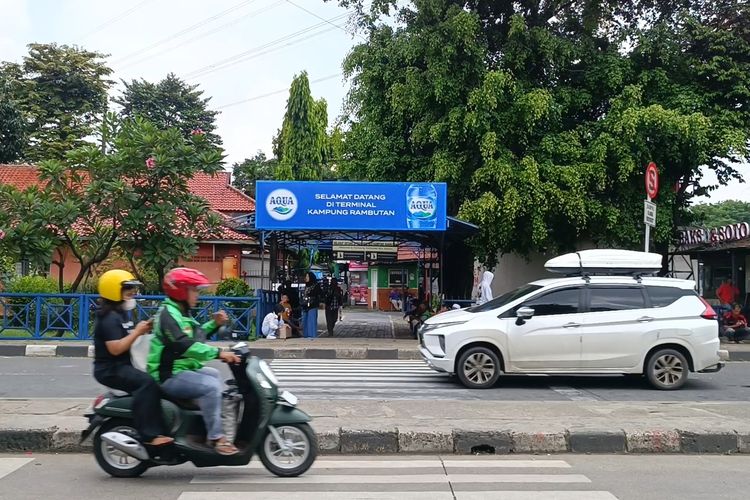 Lokasi pengemudi taksi offline terlibat cekcok dengan pria penyandang tuna daksa di Terminal Kampung Rambutan, Ciracas, Jakarta Timur, Senin (22/4/2024).