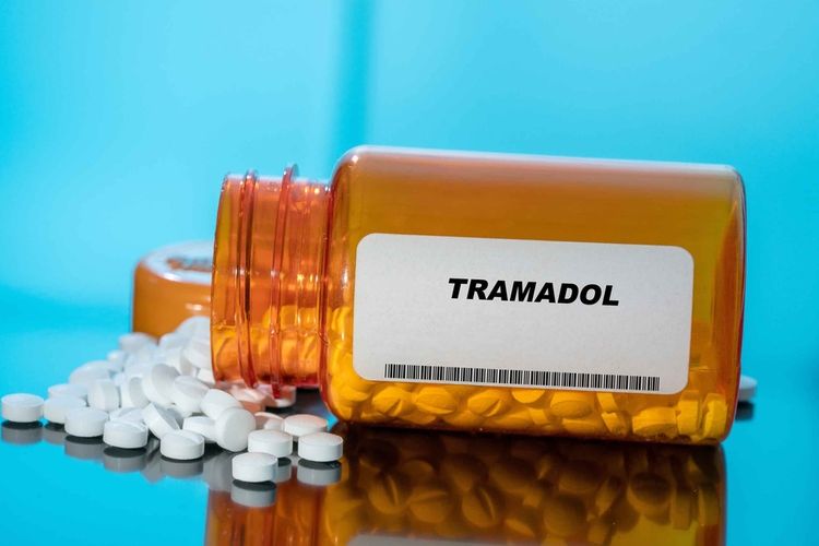 Ilustrasi tramadol. Tramadol adalah obat opioid, yang mirip seperti morfin. Penyalahgunaan tramadol bisa menyebabkan kecanduan, overdosis, atau kematian.