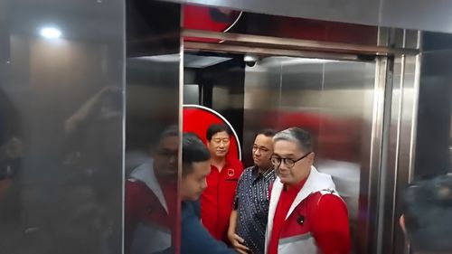 Ditanya Tujuan Datang ke Kantor PDI-P Jakarta, Anies: Ngobrol Ngobrol...