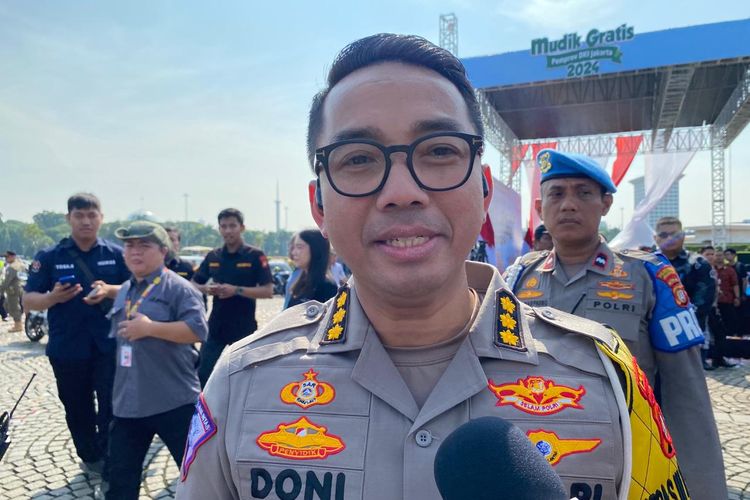 Wakil Direktur Lalu Lintas Polda Metro Jaya Kombes Doni Hermawan di Lapangan Silang Monas, Kamis (4/4/2024). 