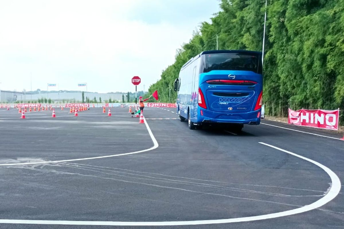 Hino resmikan Hino Total Support Training Center (HTSCC) serta memulai Hino Telematic Safety Driving Competition 