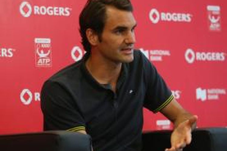 Petenis Swiss, Roger Federer, berbicara kepada media pada Rogers Cup di Toronto, Kanada, Minggu (3/8/2014).