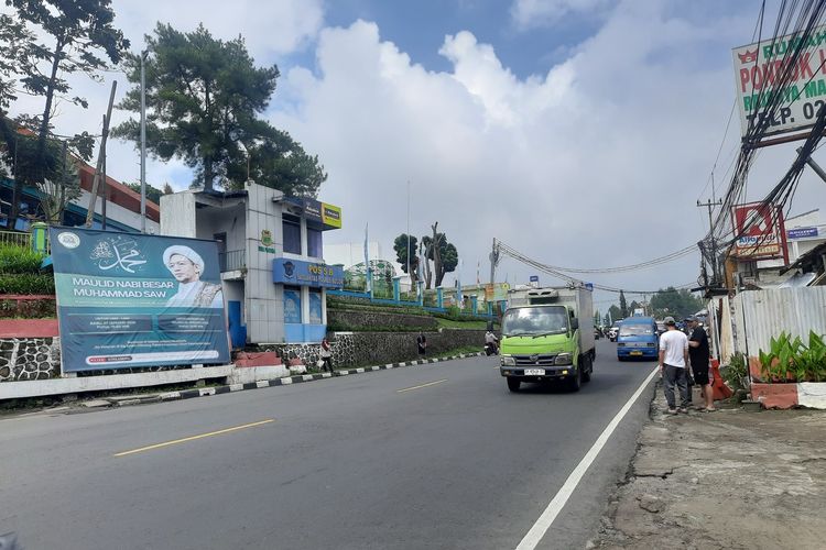Jalan Licin di Jalur Wisata Puncak Bogor Makan Korban, Pemotor Asal Jakarta Tewas Terlindas Bus