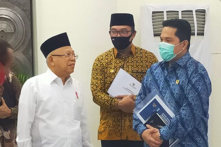 Wakil Presiden Maruf Amin bersama Menteri BUMN Erick Thohir dan Gubernur Jawa Barat Ridwan Kamil usai rapat tentang pengembangan kawasan industri halal yang digelar di Kantor Wapres, Jakarta Pusat, Kamis (2/7/2020).